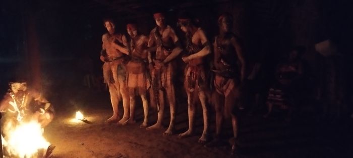 Danse autour du feu