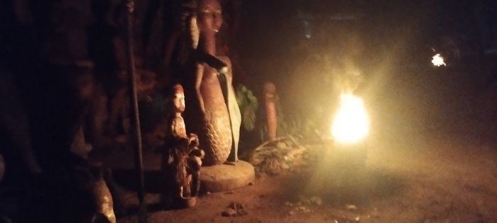 Statue et feu sacré